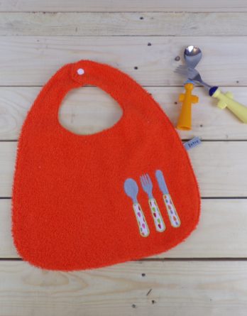 Bavoir réversible orange brodé de couverts
