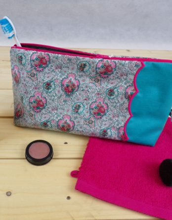 trousse de toilette festonnée
