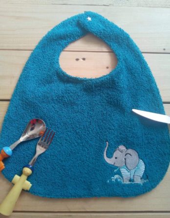 Bavoir réversible bleu brodé éléphant