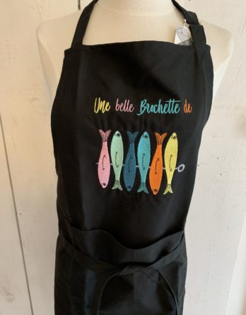 Tablier noir brochette de sardines