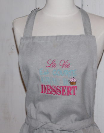 Tablier gris brodé dessert
