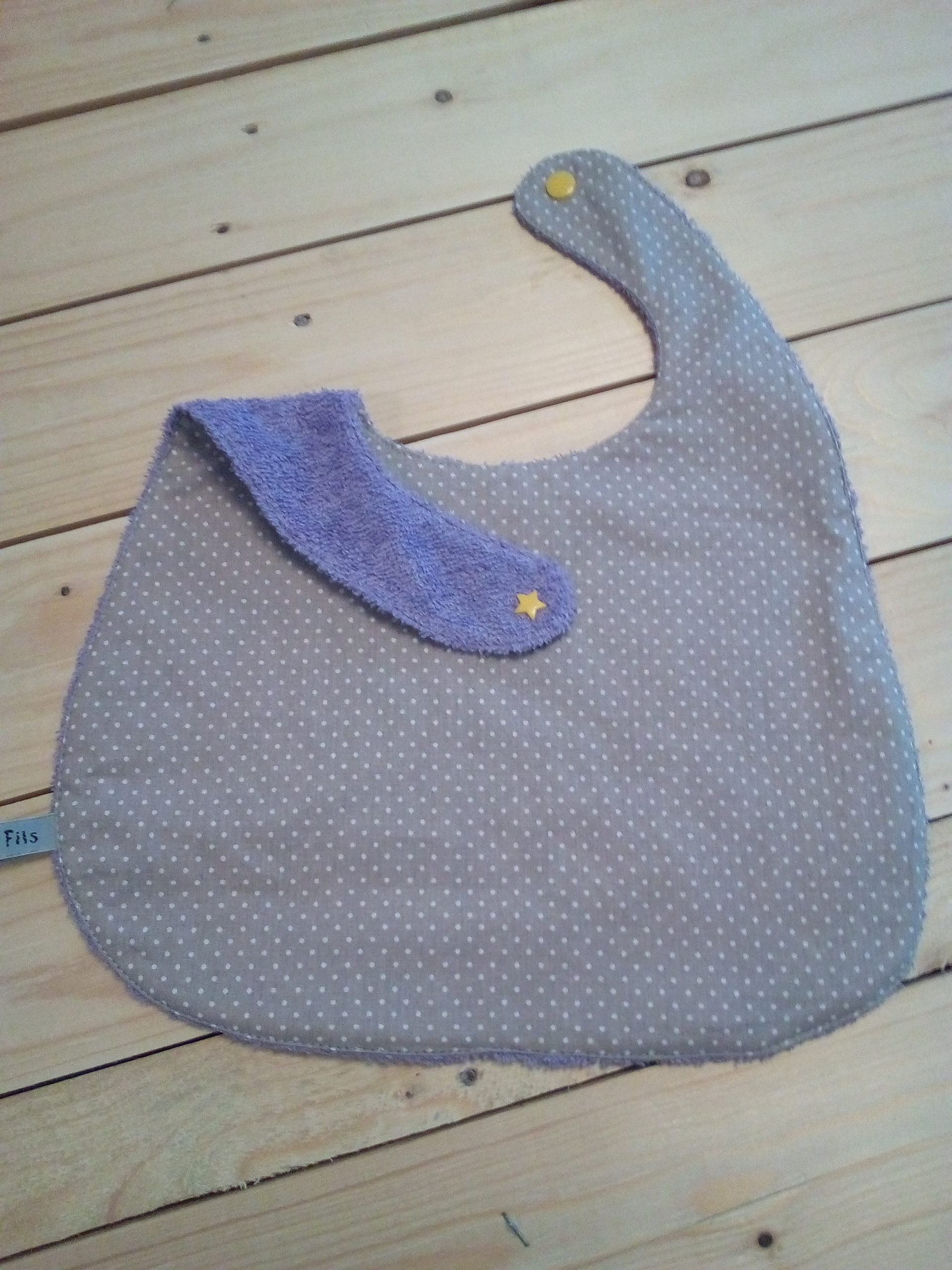 Bavoir mauve brodé cuisinier – Image 4