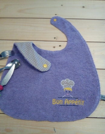 Bavoir mauve brodé cuisinier