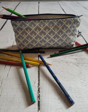 Trousse d'école grise et jaune
